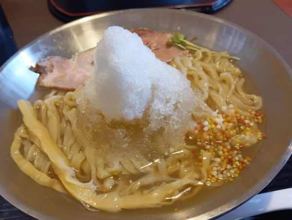 「（夏季限定）だし氷の冷や塩そば¥1000（クーポン大盛無料）」@塩そば専門店 麺屋ギャオスの写真