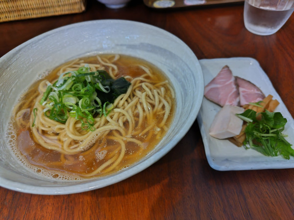 「いりこそば830円」@讃岐ラーメン 香麦の写真