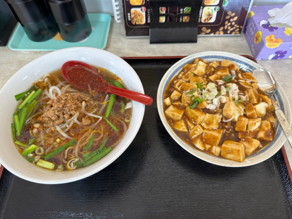 「ラーメンセット（台湾ラーメン＋麻婆丼）880円」@福満園の写真