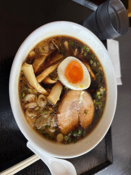 「小名浜ブラックラーメン・大盛り」@浜鶏 いわき・ら・ら・ミュウ店の写真