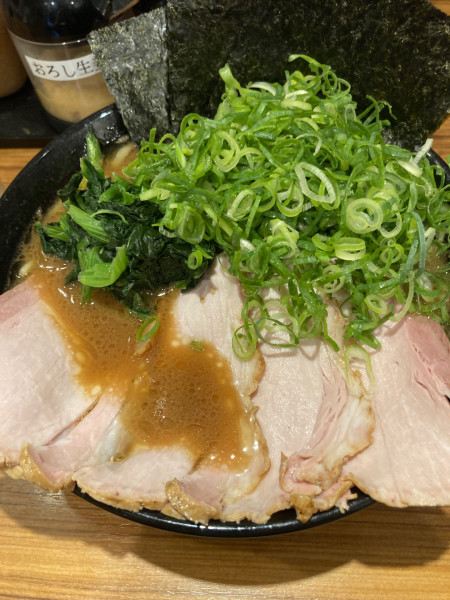 「チャーシュー麺、九条ネギ」@横浜家系らーめん 輝道家の写真