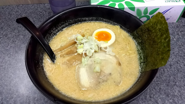 「旭川しょうゆらーめん（７００円）」@北海道らーめん 味源 八王子店の写真