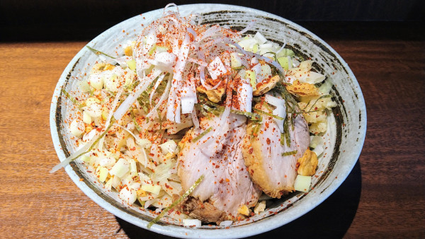 「【限定】冷や塩レモン(大・ニンニク)+白髪ねぎ」@麺屋づかちゃん 港南台店の写真