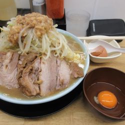 俺道ラーメン（１３５０円）＋生卵１００円