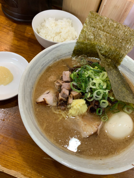 「特製味噌＋おろしニンニク＋ライス」@札幌ラーメン 柳の写真