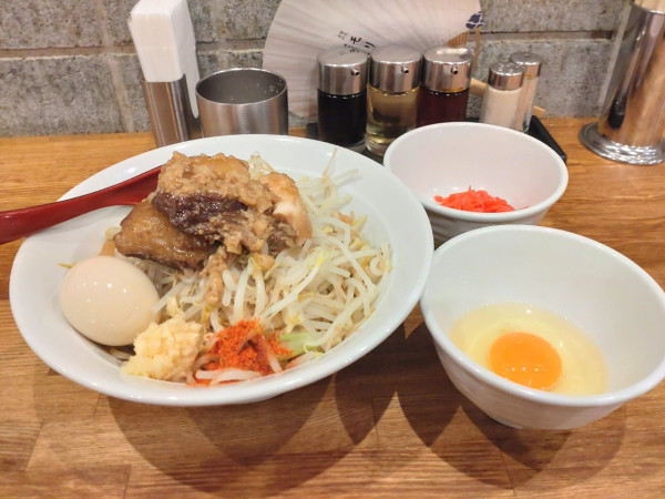 「限定　汁なし二郎＋紅しょうが＋生卵✕2」@麺処 青野の写真
