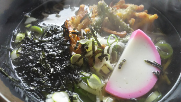 「かけそば、野菜のかきあげ」@田上駅あじさい売店の写真