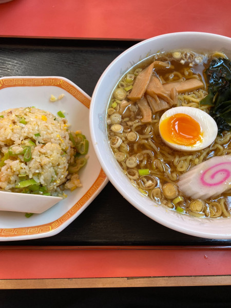 「ラーメン＋半チャーハンセット」@まるごの写真