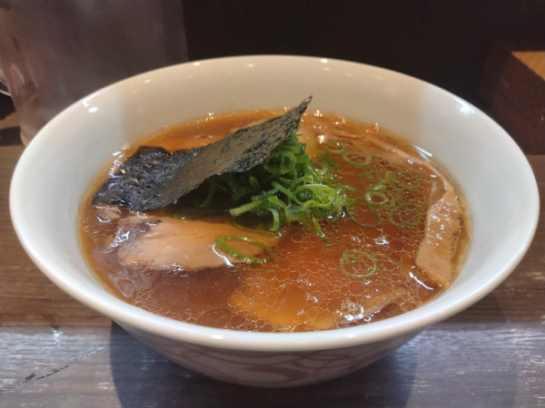 「醤油梅山豚チャーシュー麺」@支那そばや 本店の写真