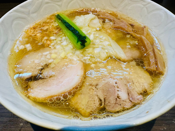 「塩ワンタン麺【1500円】」@支那そばや 本店の写真