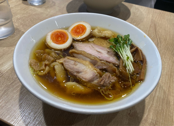 「親鶏中華そば 極太麺 味玉」@手打 親鶏中華そば 綾川の写真