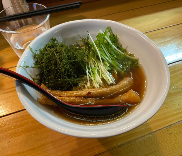 「炭焼きハラスらーめん　醤油」@らーめん白椿の写真