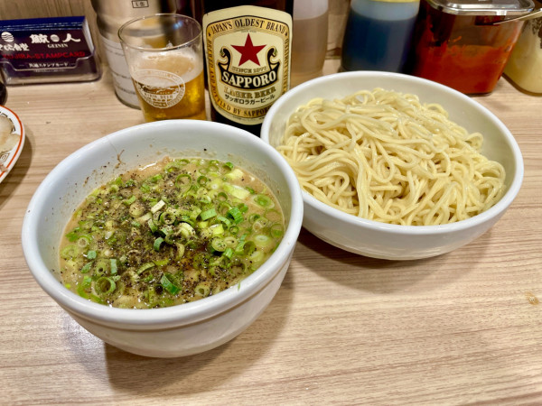 「サッポロ赤星 ＋ 皿チャーシュー → つけ麺」@鯨人の写真