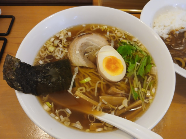 「らーめん（ミニカレーとセット）950円」@美華の写真