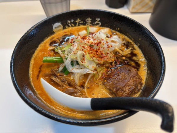 「辛味噌ラーメン」@らーめん ぶたまろの写真