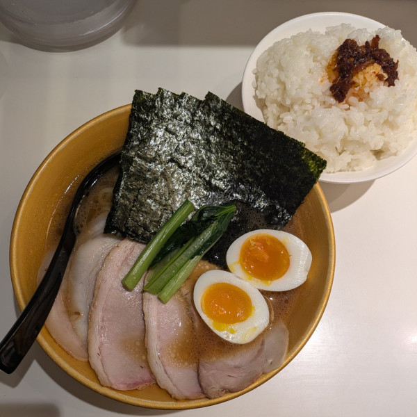 「革新家スペシャル、中盛り大ライス」@家系ラーメン 革新家 TOKYOの写真