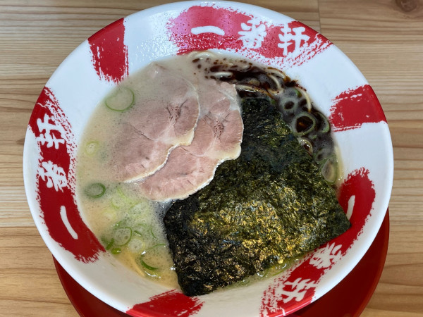 「熟成（黒）ラーメン　選挙割￥５５０」@長浜ラーメン 一番軒 富木島店の写真