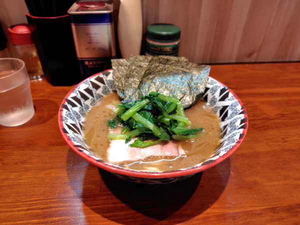 「ラーメン¥900生ほうれん草・小松菜¥100」@家系ラーメン いんなみ家の写真