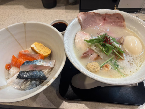 「濃厚はまぐり中華蕎麦 + 鳥取活〆ミナトロサバの生サバ丼」@山陰魚介中華蕎麦 Minatomenの写真