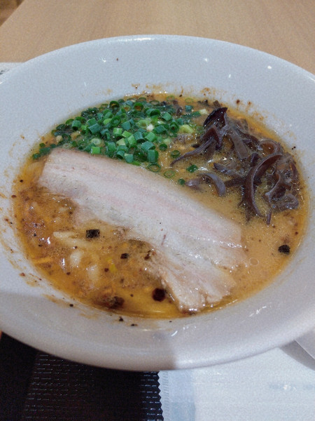 「鶏白湯醤油そば」@蔭山樓 コクーンシティ店の写真