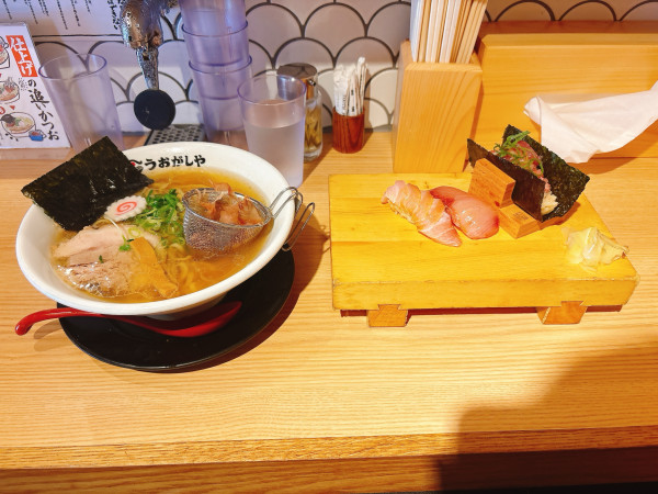 「朝ラーメンセット」@鮨とラーメン うおがしや 新橋店の写真