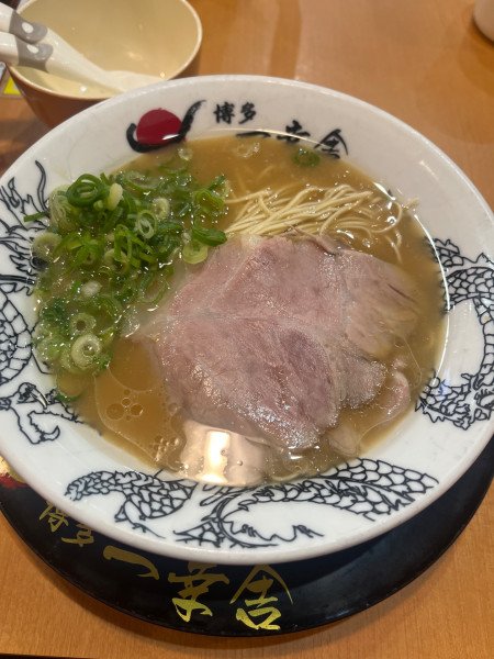 「豚骨醤油ラーメン」@博多 一幸舎 エキマルシェ大阪店の写真