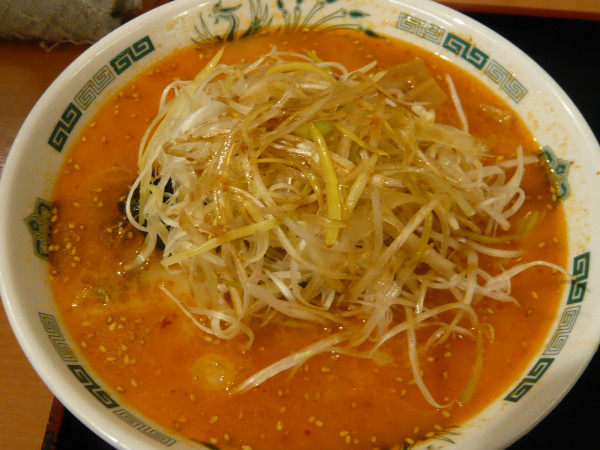 「ピリ辛とんこつネギラーメン」@日高屋 久米川駅南口店の写真