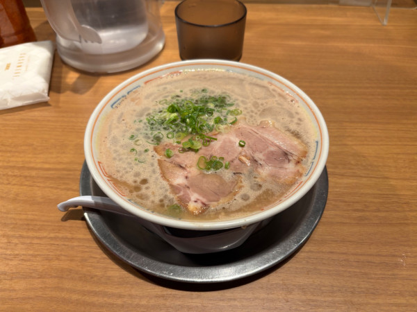 「ラーメン　やわ目」@三代目 博多 だるま アクアシティお台場店の写真
