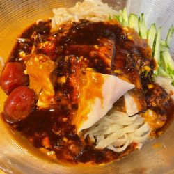 四川風怪味鶏冷麺