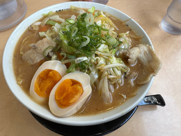 「贅沢野菜　味玉味噌タンメン　980」@札幌タンメン ベジ達 葛西店の写真