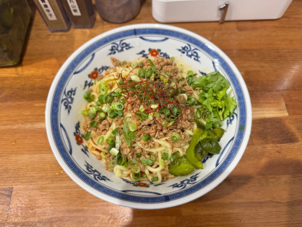 「汁なし担々麺(麺200g) 650円＋サービスパクチー」@無冠 阿佐ヶ谷の写真