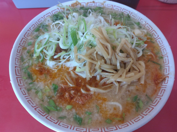 「味噌辛口ホルモンメン800円」@ラーメンスタンド とん平食堂の写真
