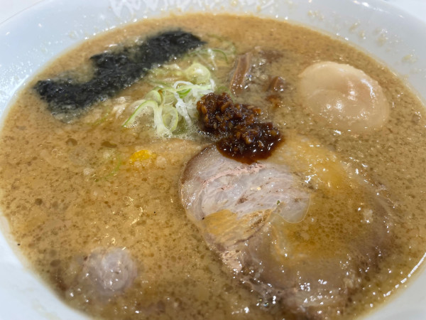 「嵐げんこつらあめんEXP＋鉄板たまごチャーハン（1560円）」@らあめん花月嵐Express アリオ北砂店の写真