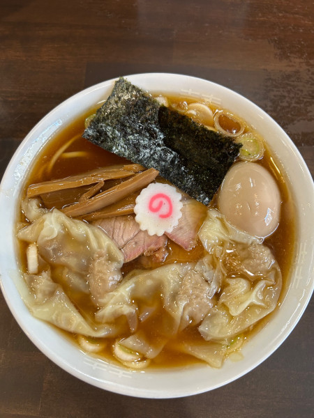 「醤油ラーメン900円+ワンタン(3個)250円+味玉150円」@自家製麺 うるちの写真