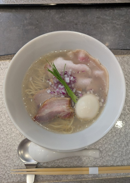 「上中華蕎麦 塩 上」@宍道湖しじみ中華蕎麦 琥珀 池袋店の写真