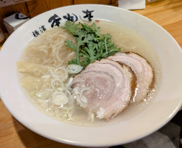 「塩ラーメン1100円」@横濱 本丸亭 新橋店の写真