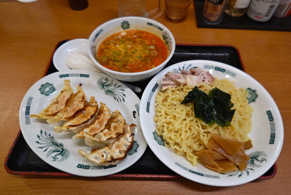 「【期間限定】ピリ辛とんこつつけ麺 餃子セット+麺大盛」@日高屋 北朝霞店の写真