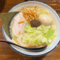 熟成練り醤油ラーメン　➕　味玉