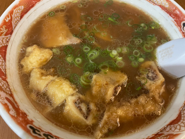 「天ぷら（ゲソ天）中華：950円」@中華そば 山冨士 本町店の写真