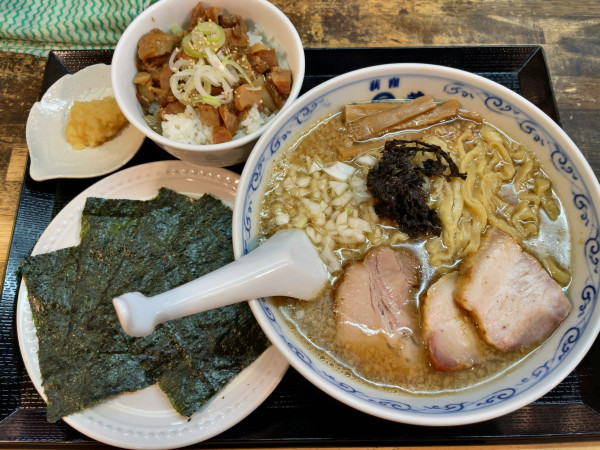 「背脂煮干しラーメン」@二葉 上荻店の写真