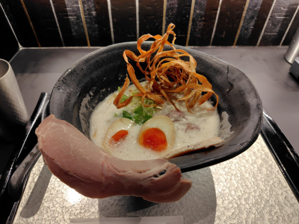 「鶏SOBAと燻製卵¥250」@鶏soba座銀 横浜西口店の写真