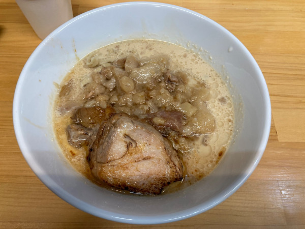 「豚骨醤油ラーメン+替え玉×2」@豚骨ラーメン吟の写真