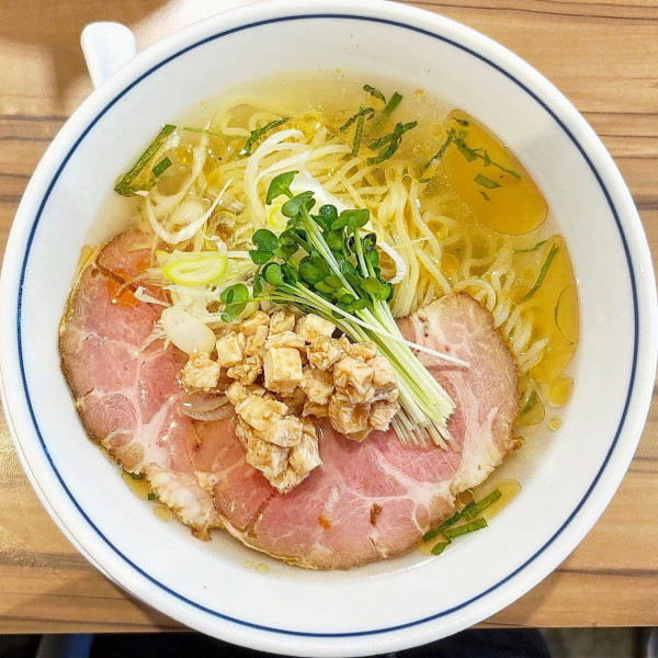 「冷やし塩ラーメン」@らーめん鱗 西中島店の写真
