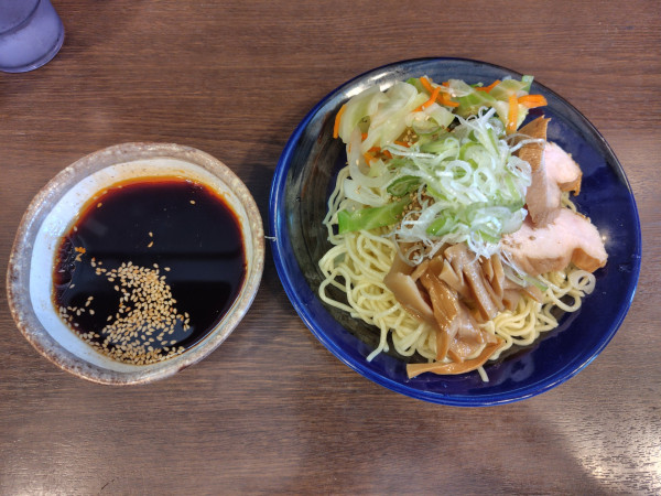 「冷やしラーメン（1玉）1000円」@餃子スタンド だるま 湖山鳥大前店の写真