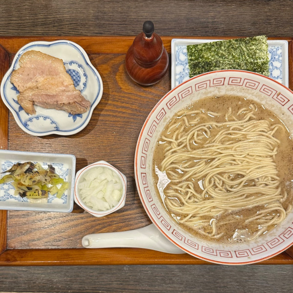 「中華そば（喉黒）」@炭火焼き濃厚中華そば 倫道の写真