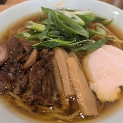 醤油らーめん(880円)