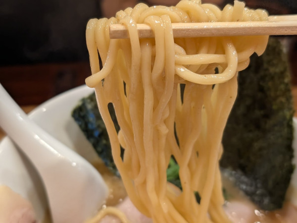 「なま醤油とんこつラーメン」@なま醤油とんこつ フルスイングの写真