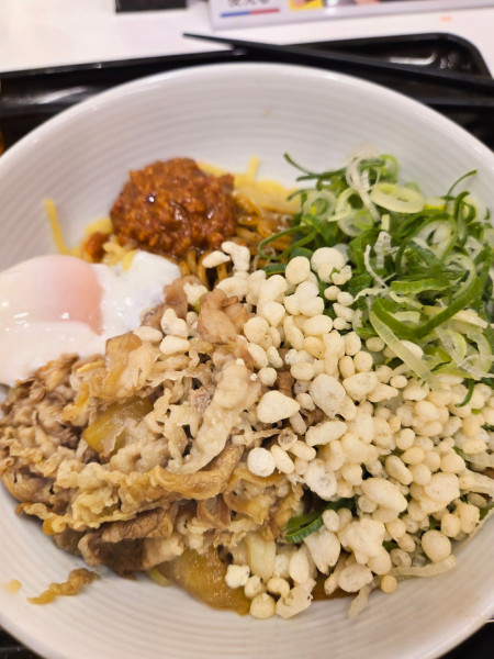 「牛玉スタミナまぜそば」@吉野家 高田馬場駅前店の写真