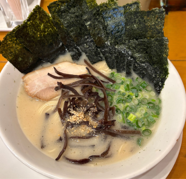 「まるきんラーメン＋海苔＋替玉」@博多まるきんラーメン 上馬店の写真