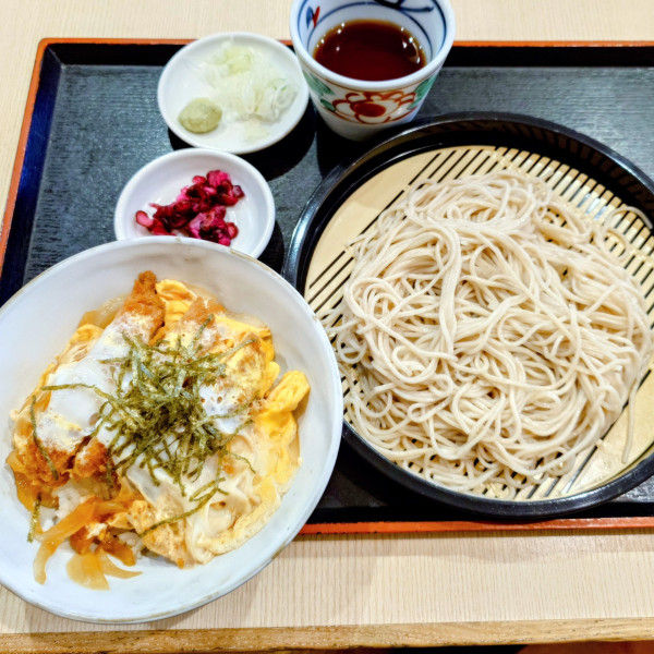 「ミニかつ丼セット」@そば処しなのの写真